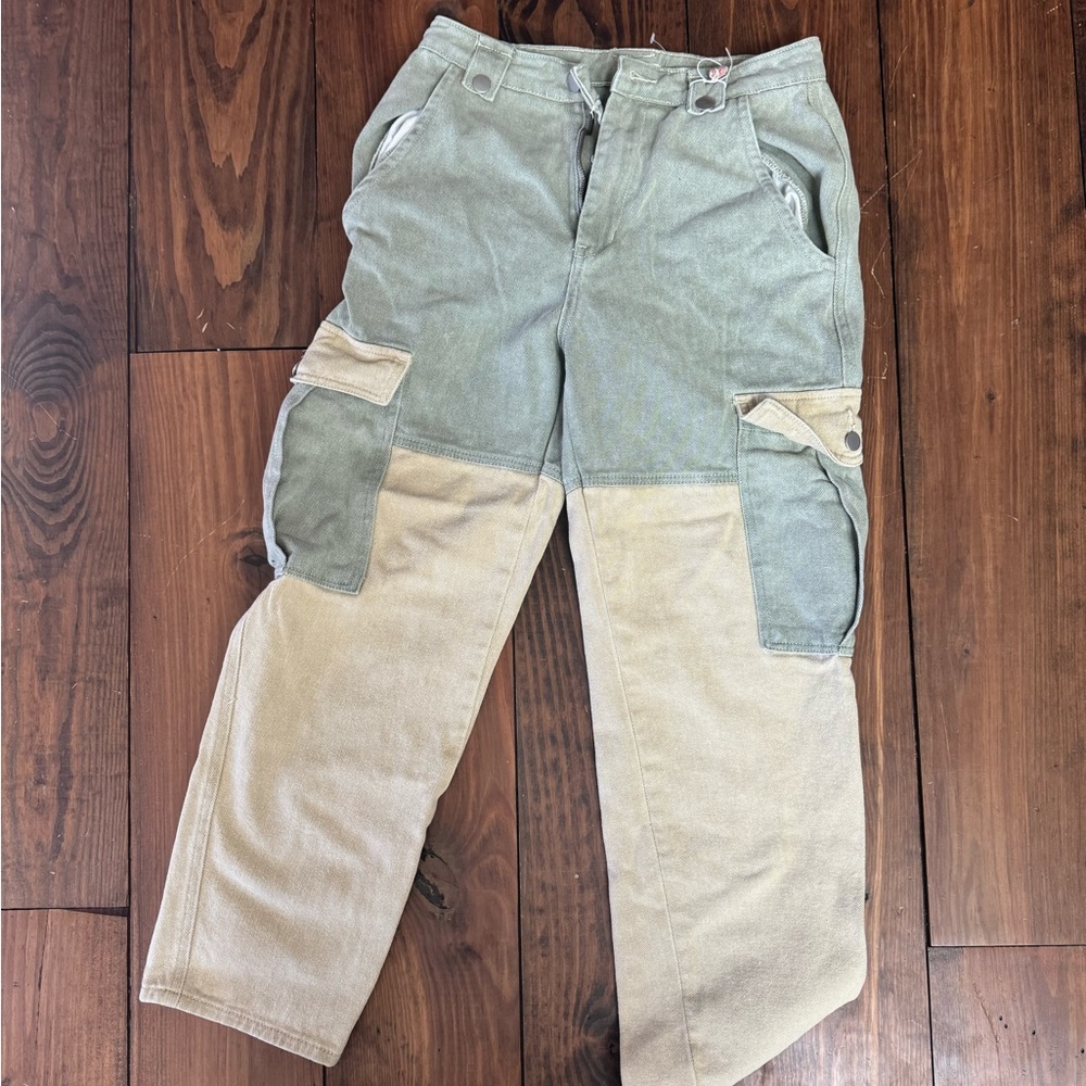 POL Two-Tone green tan Denim Cargo Pants small